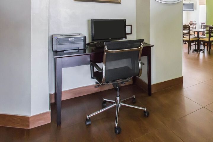Business Center 44 of 45