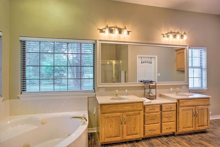 Happy Trails Hideout w / New Bunk House & Hot Tub!