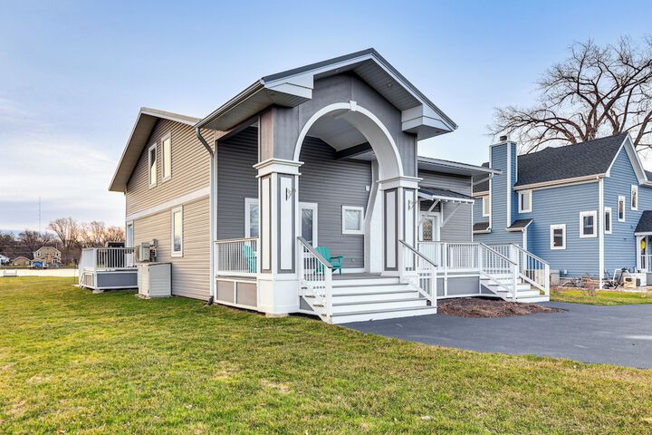 Home on Fox River: Modern Decor Style!