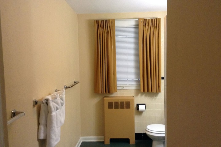 Room 27 of 35