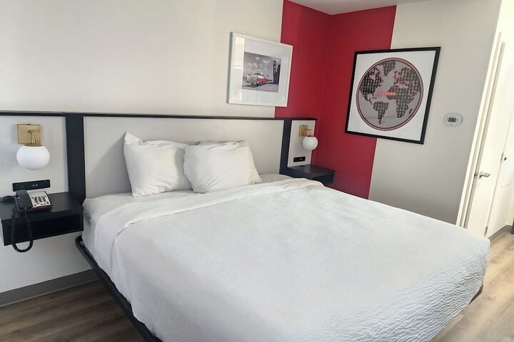 Room 9 of 19