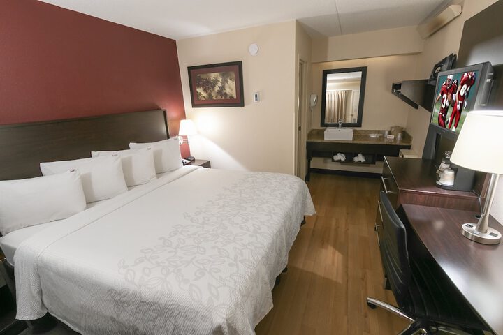 Red Roof Inn PLUS+ West Springfield