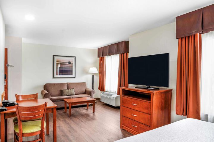 Days Inn & Suites by Wyndham Sherwood Park Edmonton