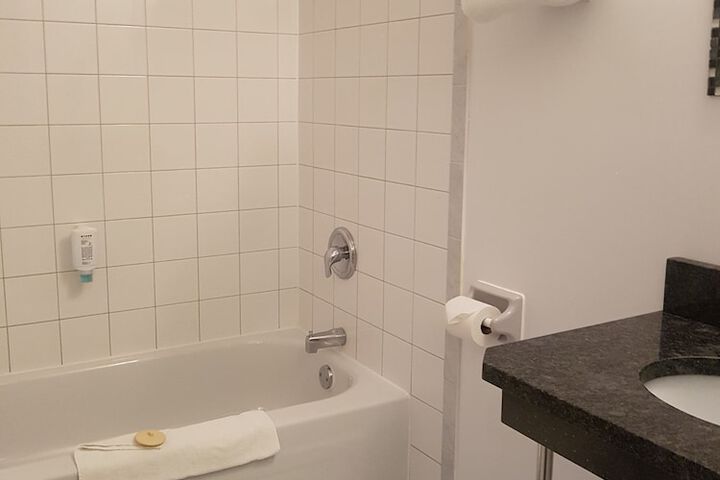 Room 27 of 52
