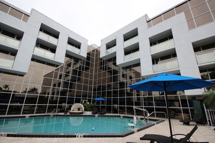 SAWGRASS GRAND HOTEL AND SUITES SPORTS C