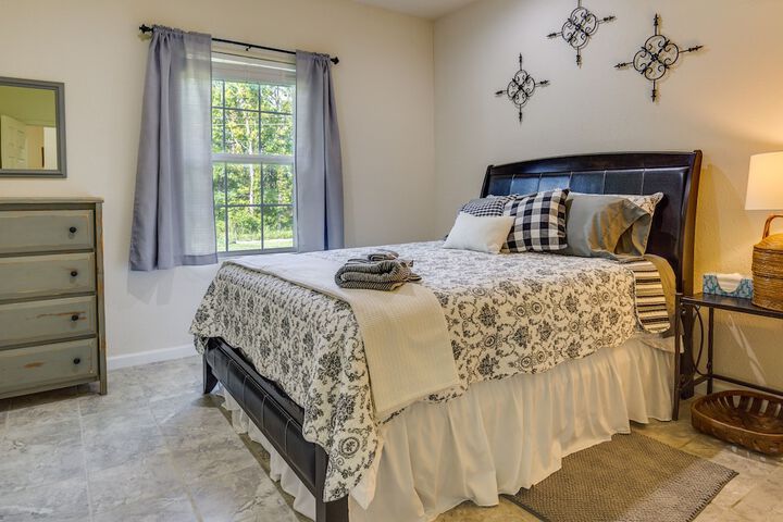 Charming Gravois Mills Escape w / Private Backyard!