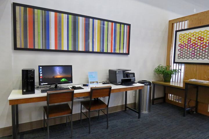 Holiday Inn Express & Suites Burlington by IHG