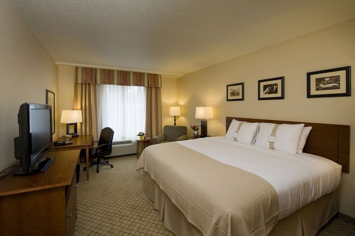 Room 17 of 28