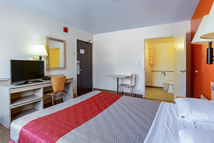 Motel 6 Palatine IL - Chicago Northwest