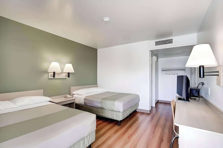 Room 9 of 9