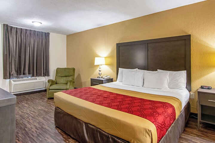 Econo Lodge Inn & Suites Matthews - Charlotte