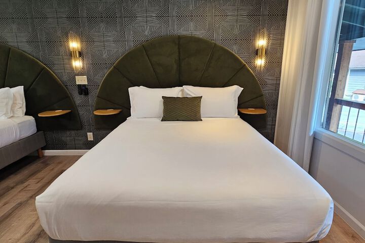 CedarWood Inn