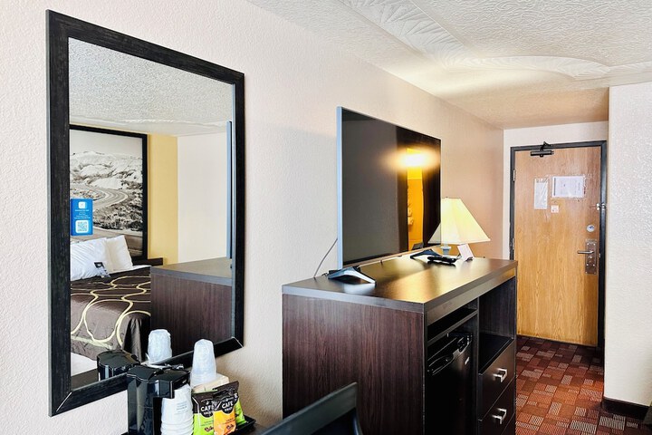 Super 8 by Wyndham Watertown