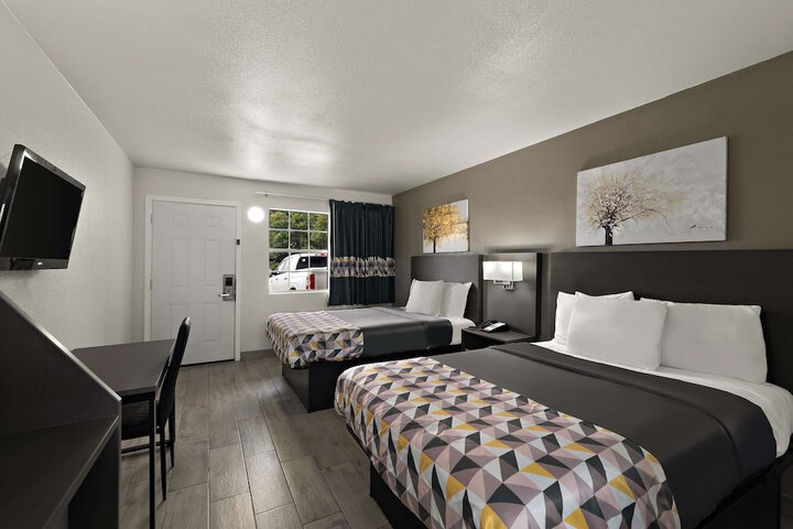 Room 14 of 40