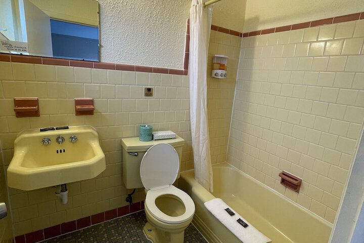 Room 17 of 26