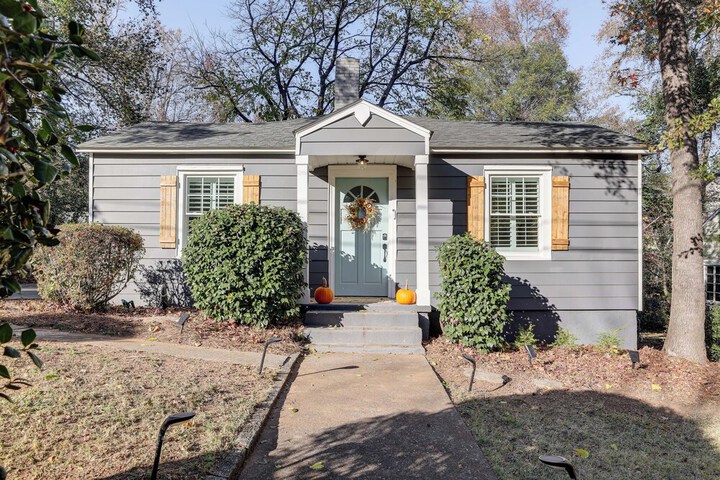 Walk Downtown & Canton Street: Roswell Retreat!