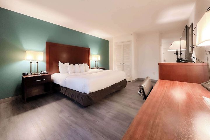 Room 31 of 77