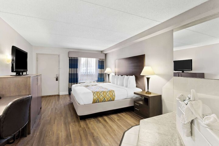 Room 10 of 36