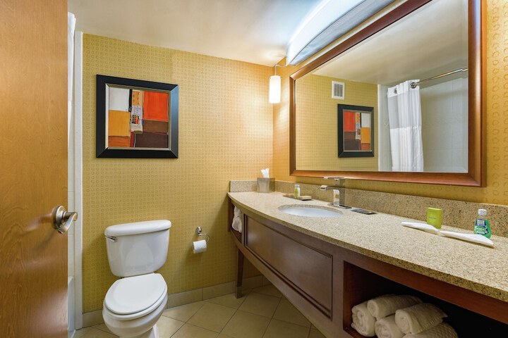 Room 33 of 65