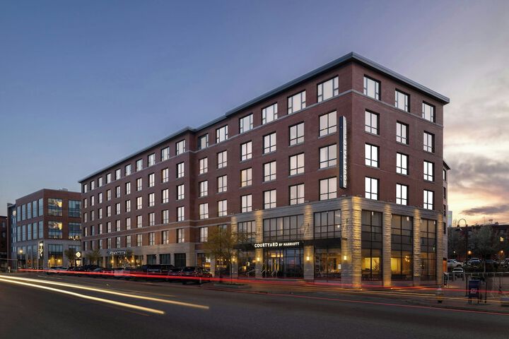 Courtyard Portland Downtown / Waterfront