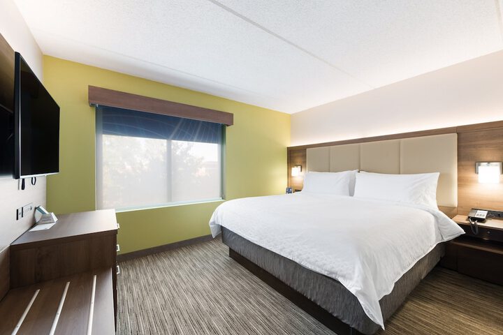 Holiday Inn Express Naperville by IHG