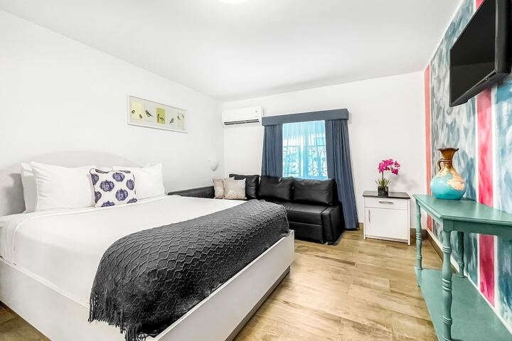Room 10 of 25