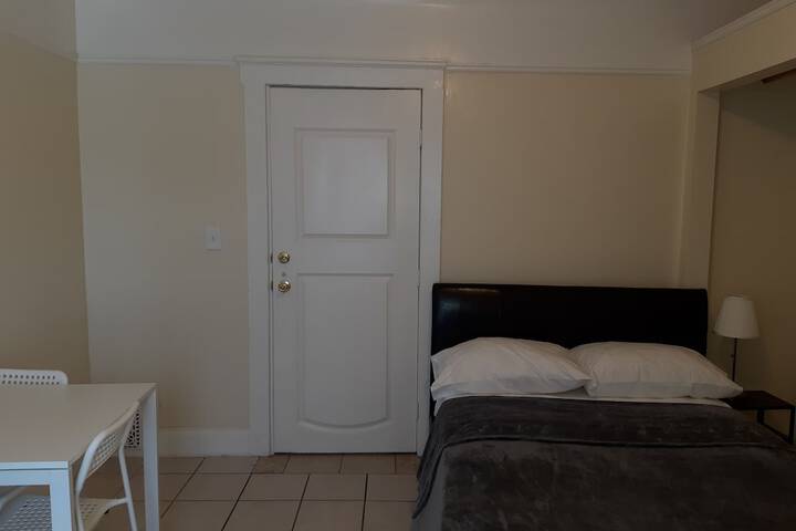 Room 33 of 70