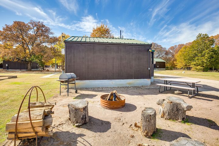 On-site Fishing Pier: Pet-friendly Kerens Cabin!