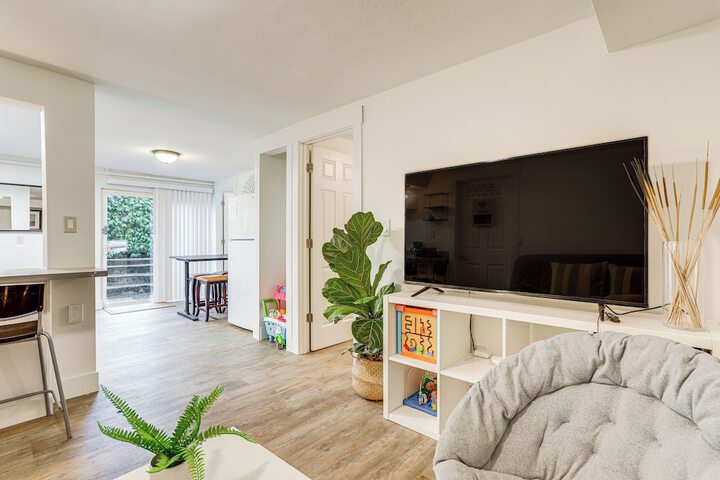 Walk to Beach & Lake Access: Cozy Redmond Apt!