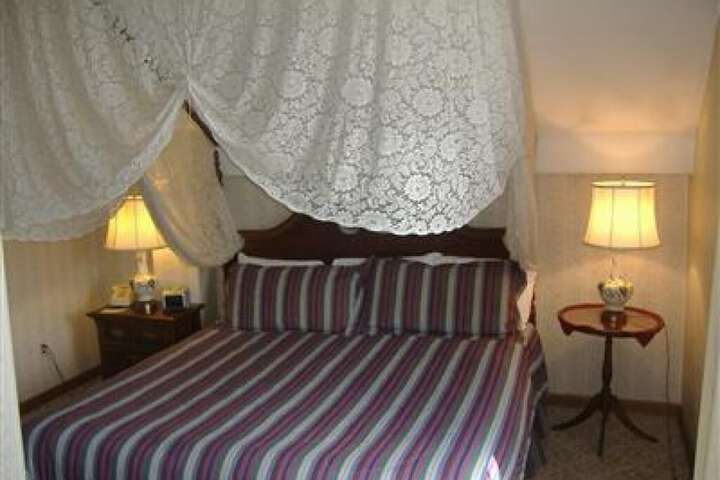 Sturbridge Country Inn
