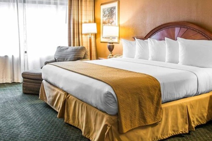Room 5 of 32
