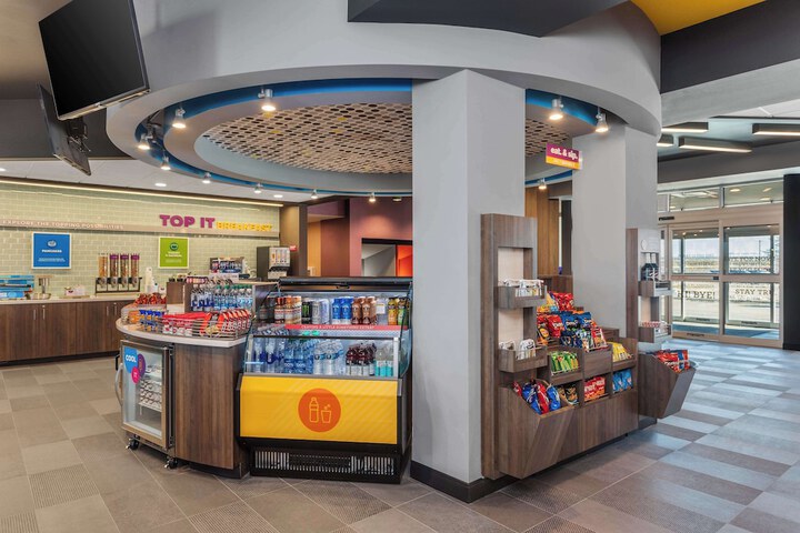 Tru by Hilton Janesville
