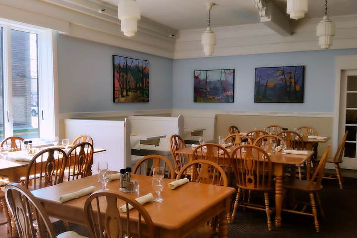 Dining 148 of 153