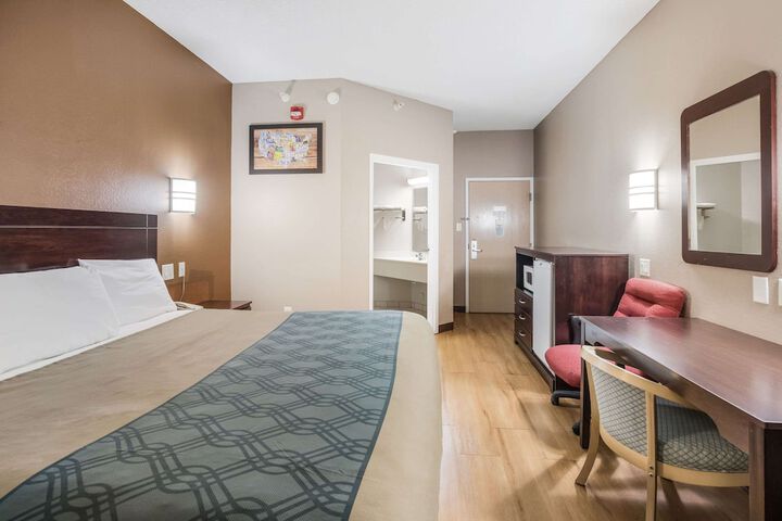 Room 18 of 28