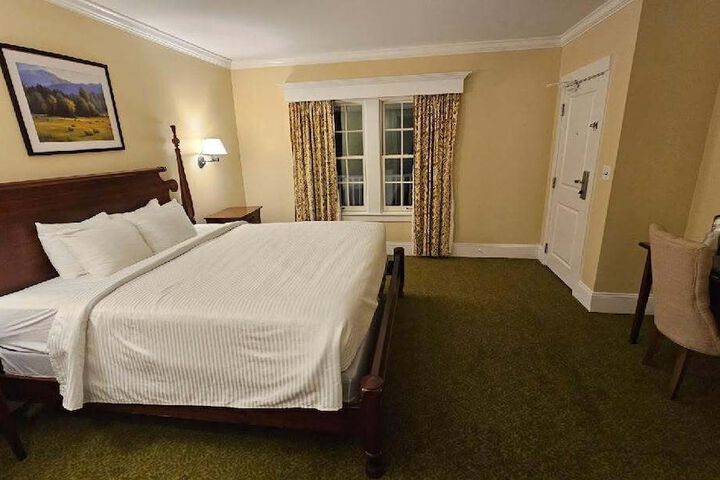 Publick House Historic Inn and Country Motor Lodge