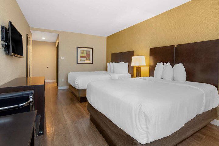 Best Western Plus Plaza Hotel