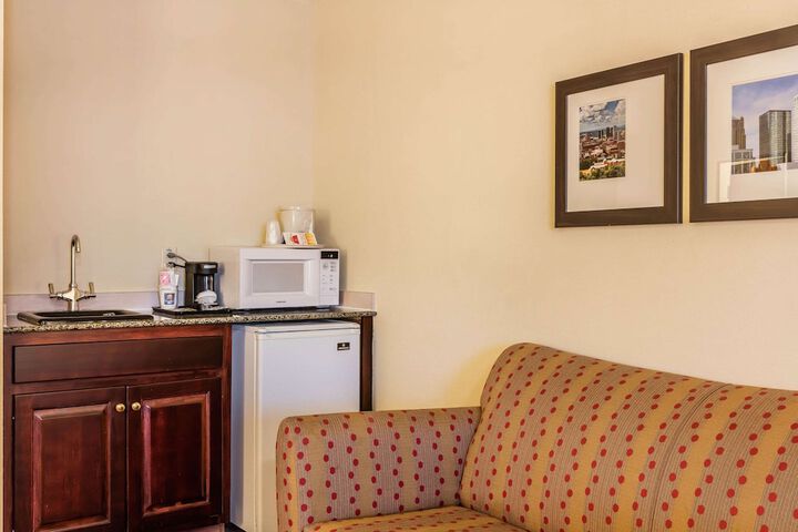 Room 21 of 43