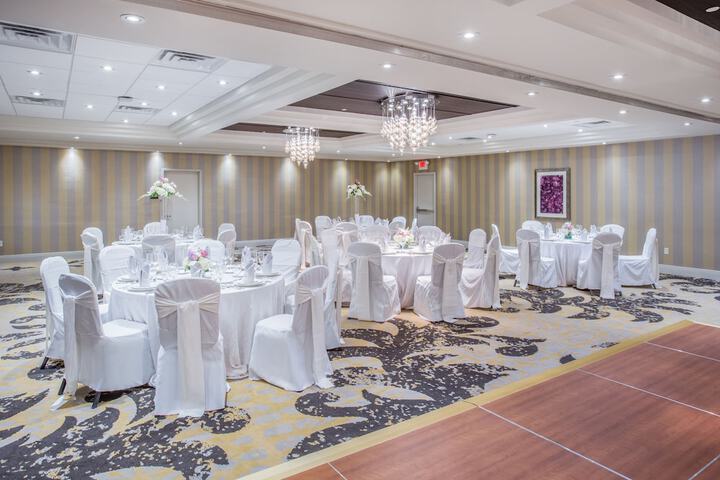 Ballroom/Hall 75 of 80