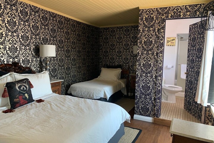 Room 24 of 25
