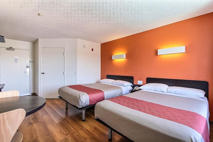 Room 13 of 34
