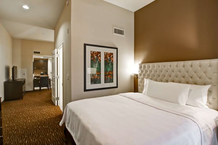 Room 17 of 36