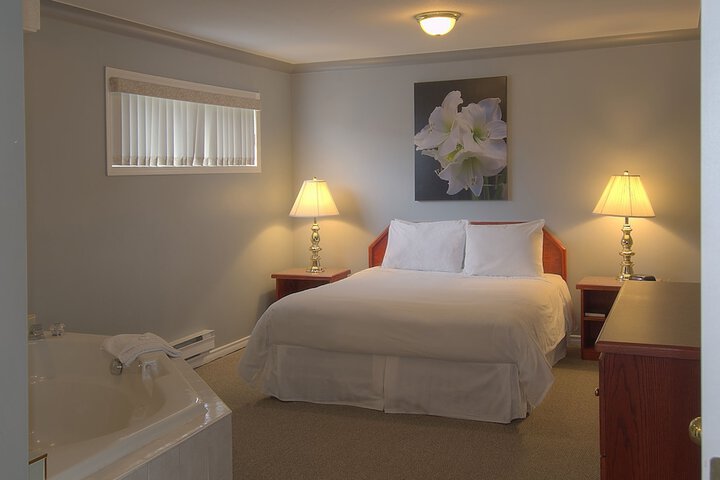 Tiki Shores Inn & Suites
