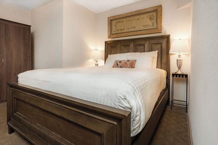 The Shaw Club Hotel