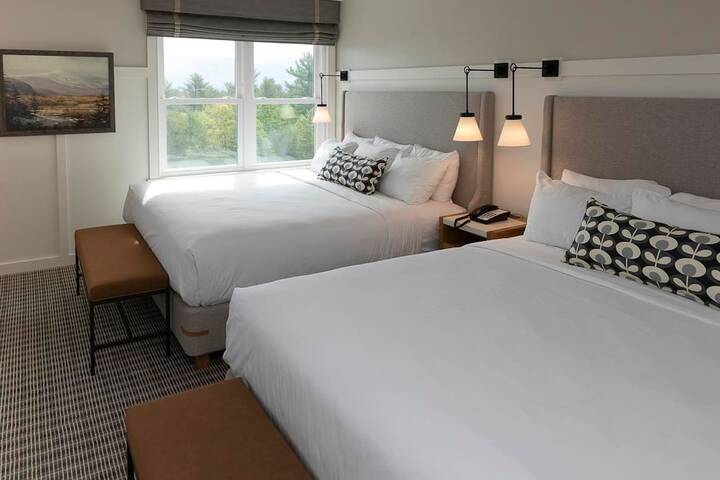 The White Mountain Hotel & Resort