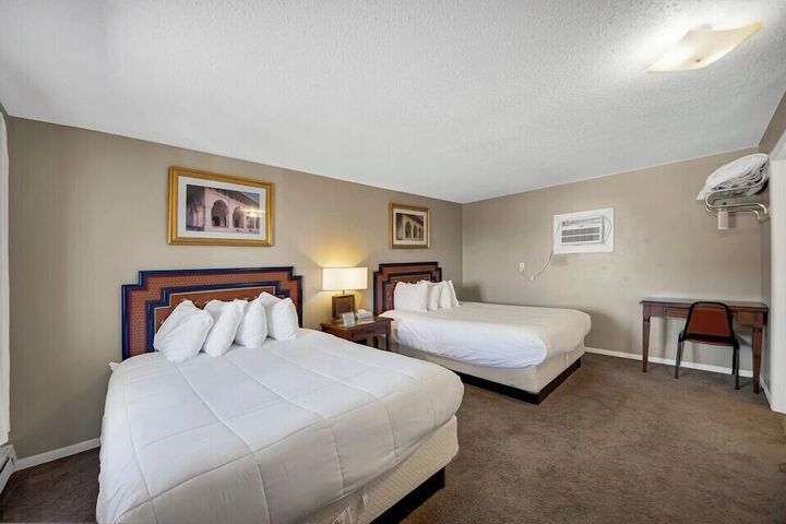 Badlands Hotel and Campground
