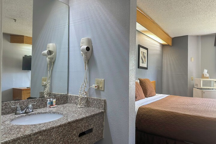 Classic Inn by Townhouse American Way Memphis I 240
