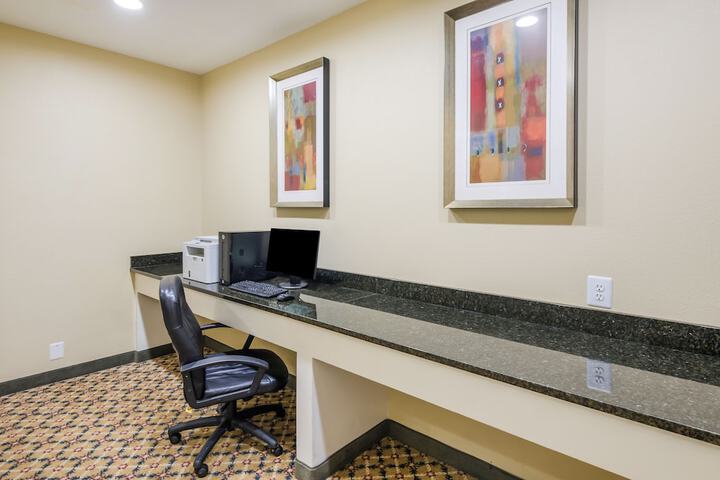 Business Center 25 of 26