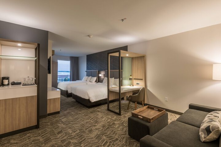Room 22 of 39