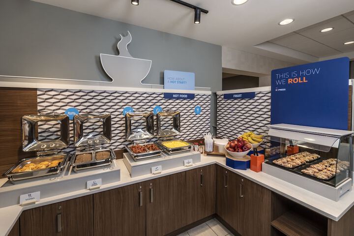 Holiday Inn Express Toronto - Downtown by IHG