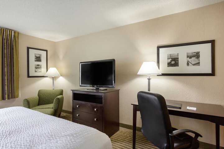 Room 14 of 34